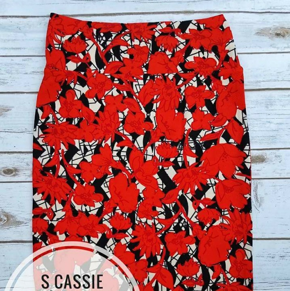BNWT LULAROE SMALL CASSIE
